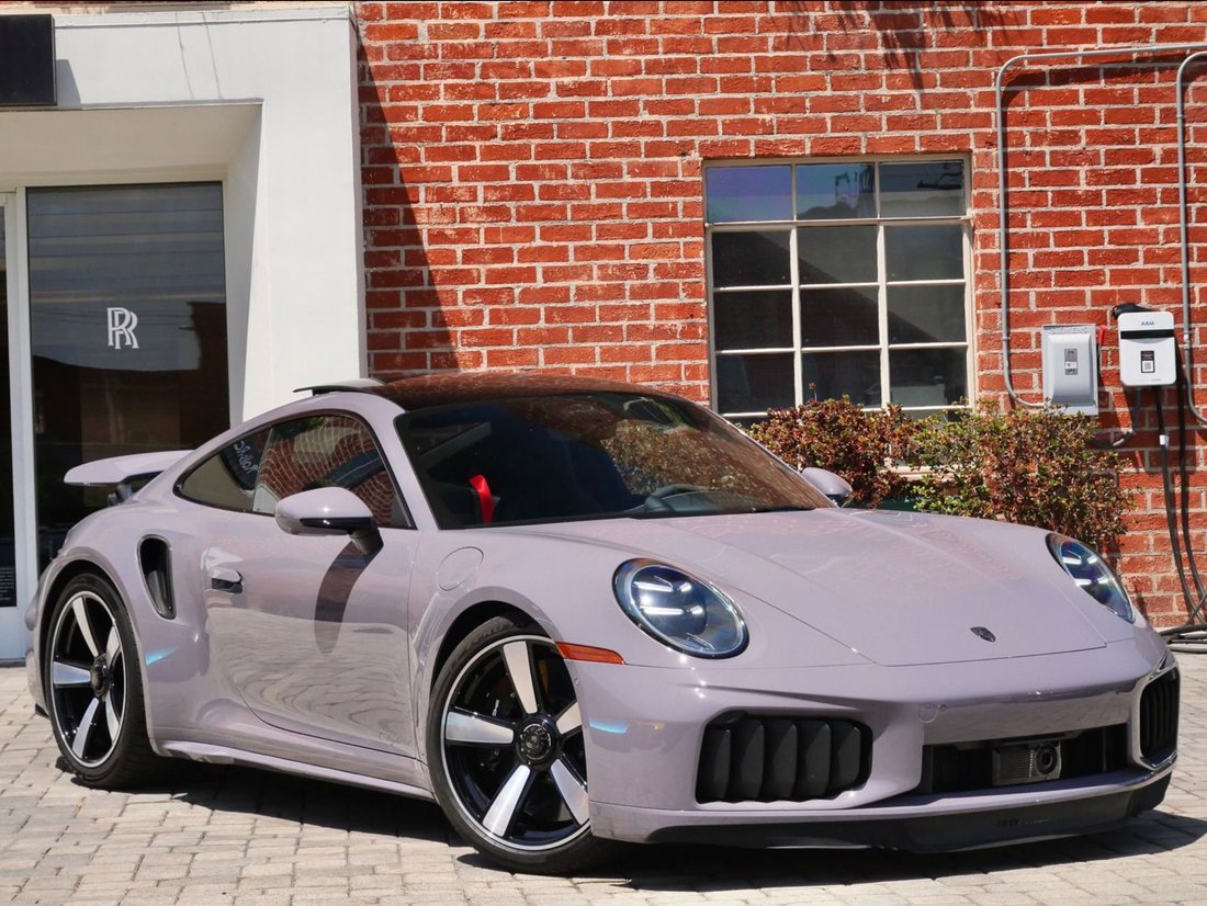 Coupe in Beverly Hills, CA, United States 2 - 18760218