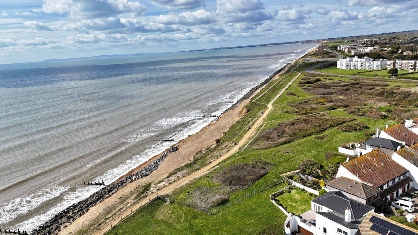 Haus in Milford-on-Sea, England 3 - 18754661