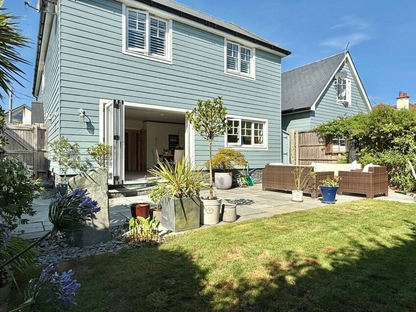 Haus in Milford-on-Sea, England 2 - 18754614