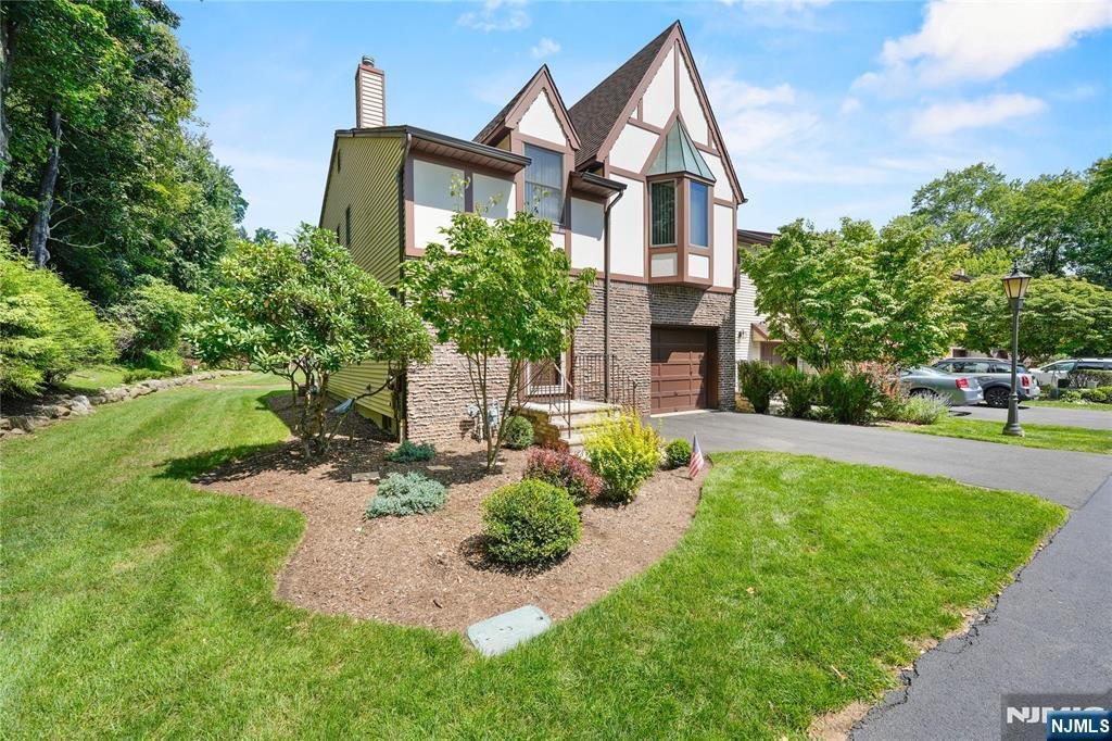 Condo in Montvale, New Jersey, United States 3 - 18749675