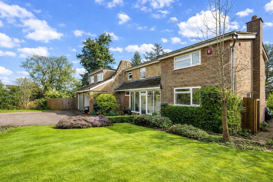 House in Old Woking, Woking, England 2 - 18761195