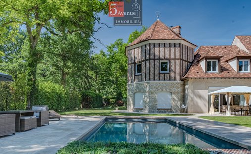 Maison à Ouest, Lamorlaye, France 1