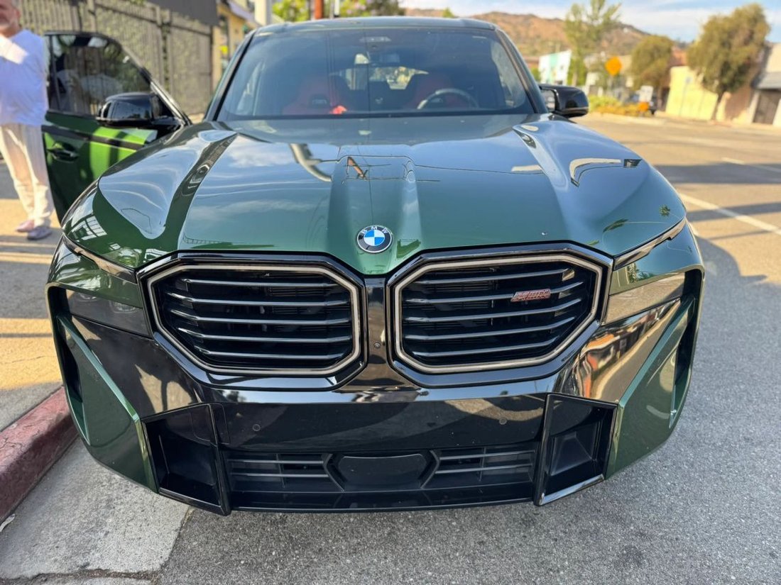 Suv in Los Angeles, CA, United States 3 - 18755349