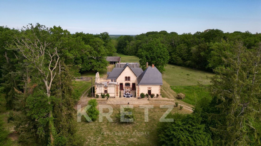 House in La Guerche-sur-l'Aubois, Centre-Val de Loire, France 2 - 17856469
