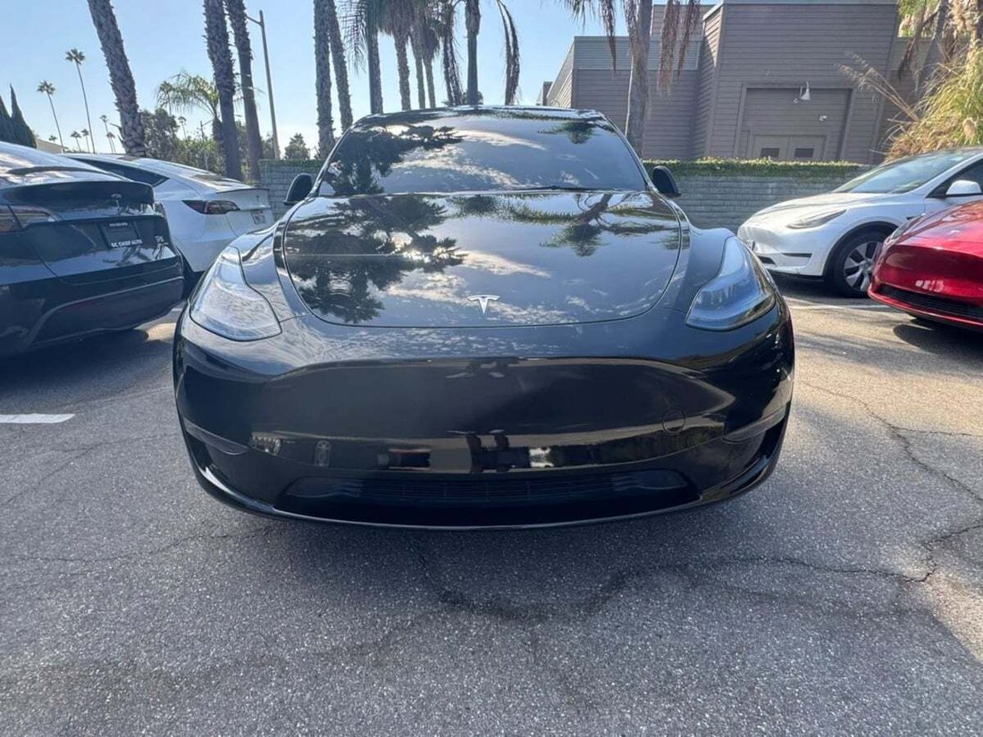 Suv in Newport Beach, CA, United States 2 - 18710553