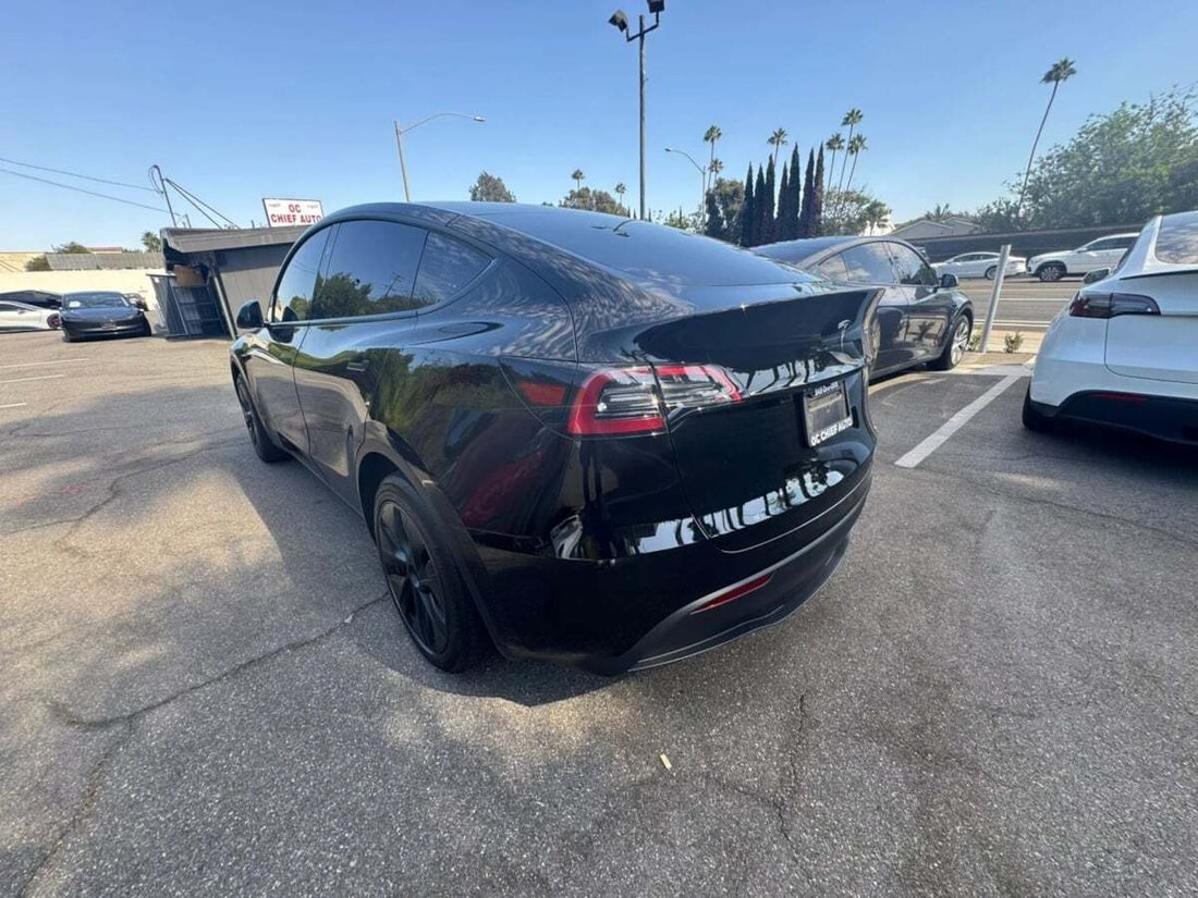 Suv in Newport Beach, CA, United States 5 - 18710553