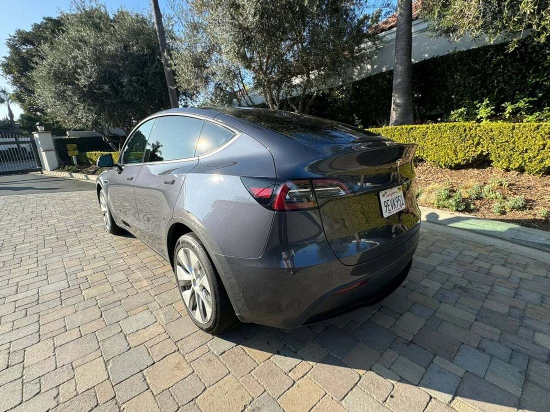 Suv in Newport Beach, CA, United States 5 - 18710554