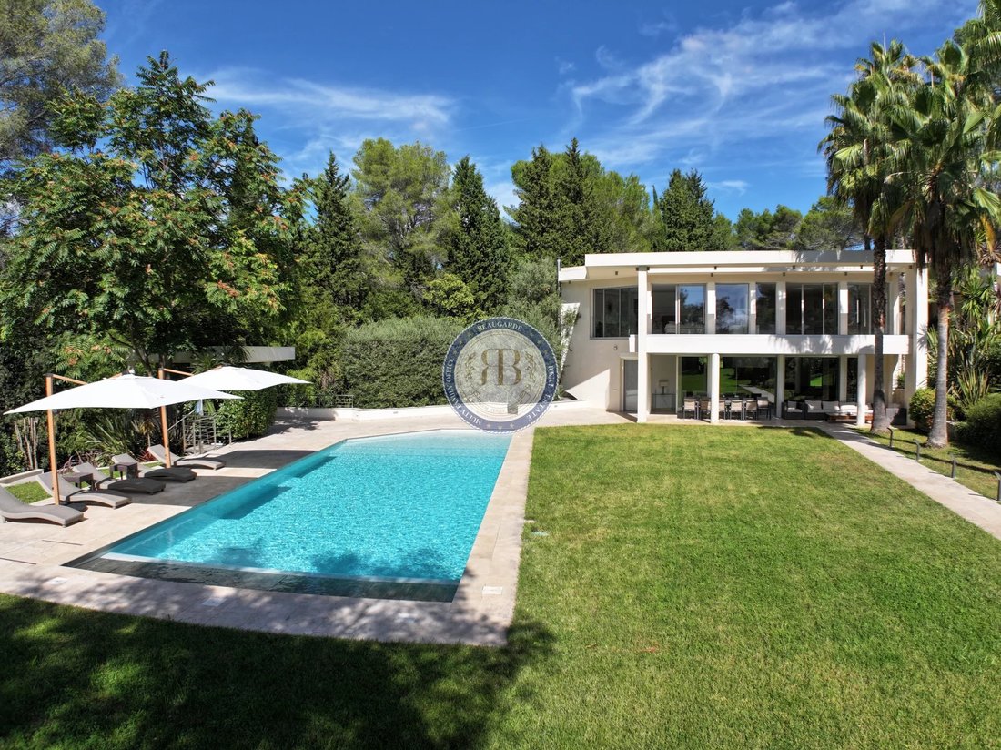 House in Mougins, Provence-Alpes-Côte d'Azur, France 2 - 16697009