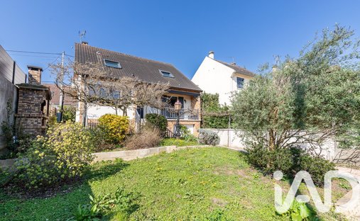House in Plateau et Pileu, Palaiseau, France 1