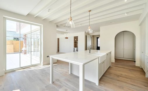 Haus in Downside, Elmbridge, England 1