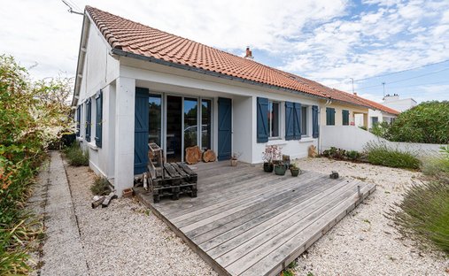 House in Baule, Centre-Val de Loire, France 1