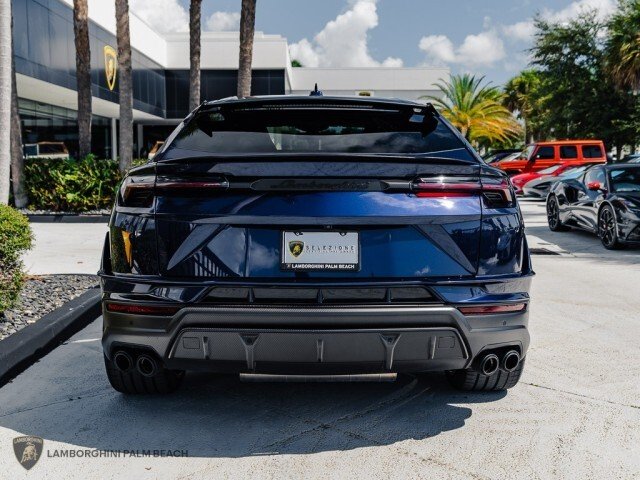 Suv in Palm Beach, FL, United States 5 - 15716277