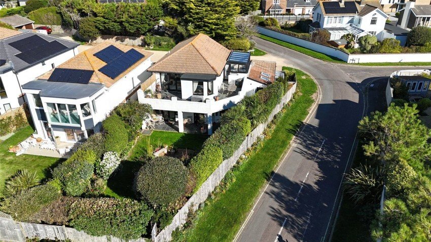 Haus in Milford-on-Sea, England 3 - 18754640