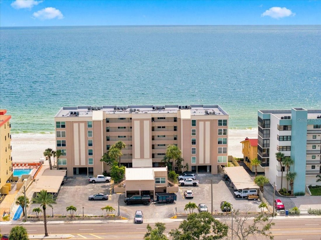 Condominio a Madeira Beach, Florida, Stati Uniti 1 - 18748916