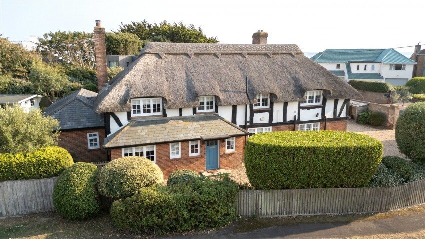 Haus in Milford-on-Sea, England 1 - 18754518