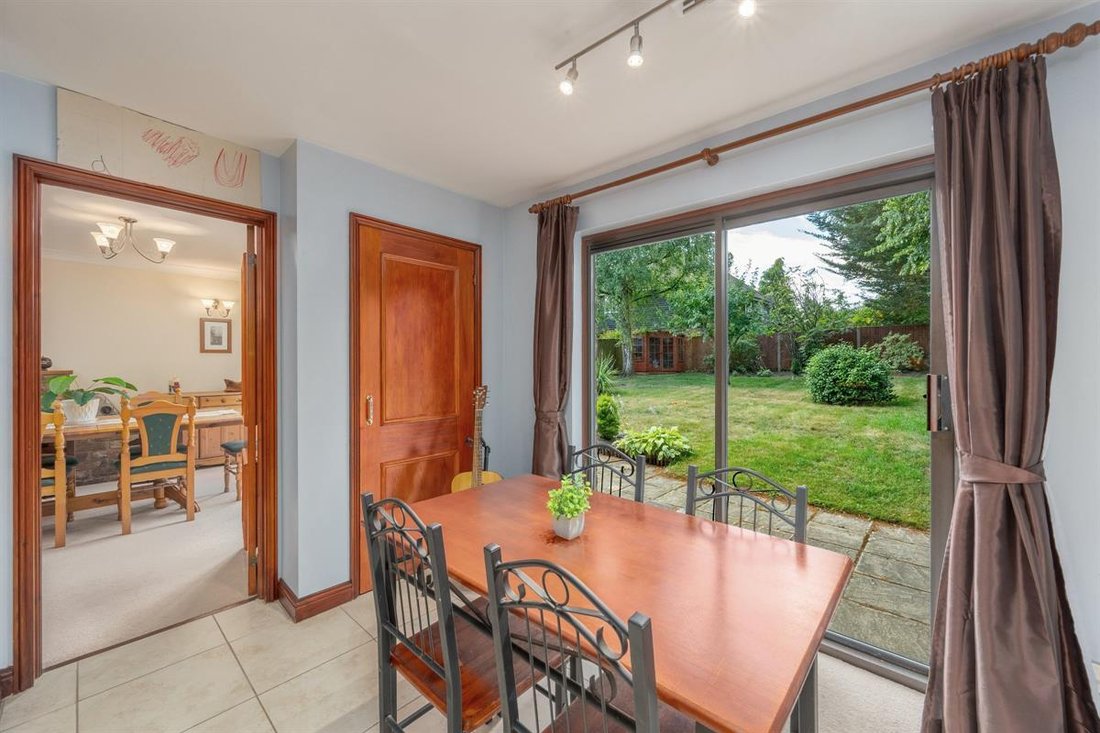 House in Crowthorne, England 5 - 18760984