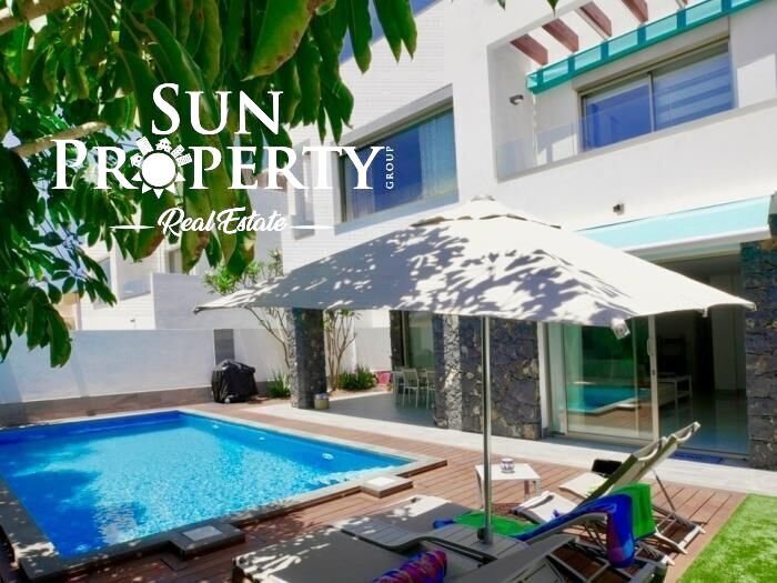 Villa in Los Cristianos, Canary Islands, Spain 1 - 17980318