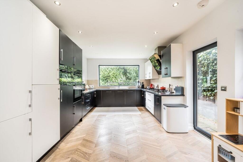 House in Childs Hill, Barnet, England 4 - 18760981