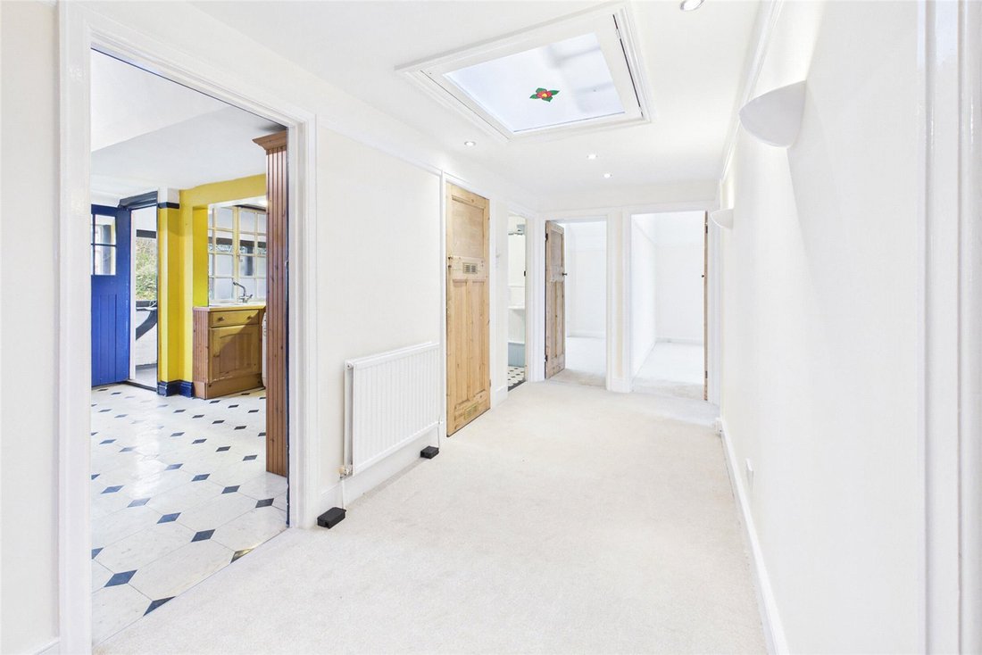 Apartment in Colney Hatch, Barnet, England 3 - 18761235