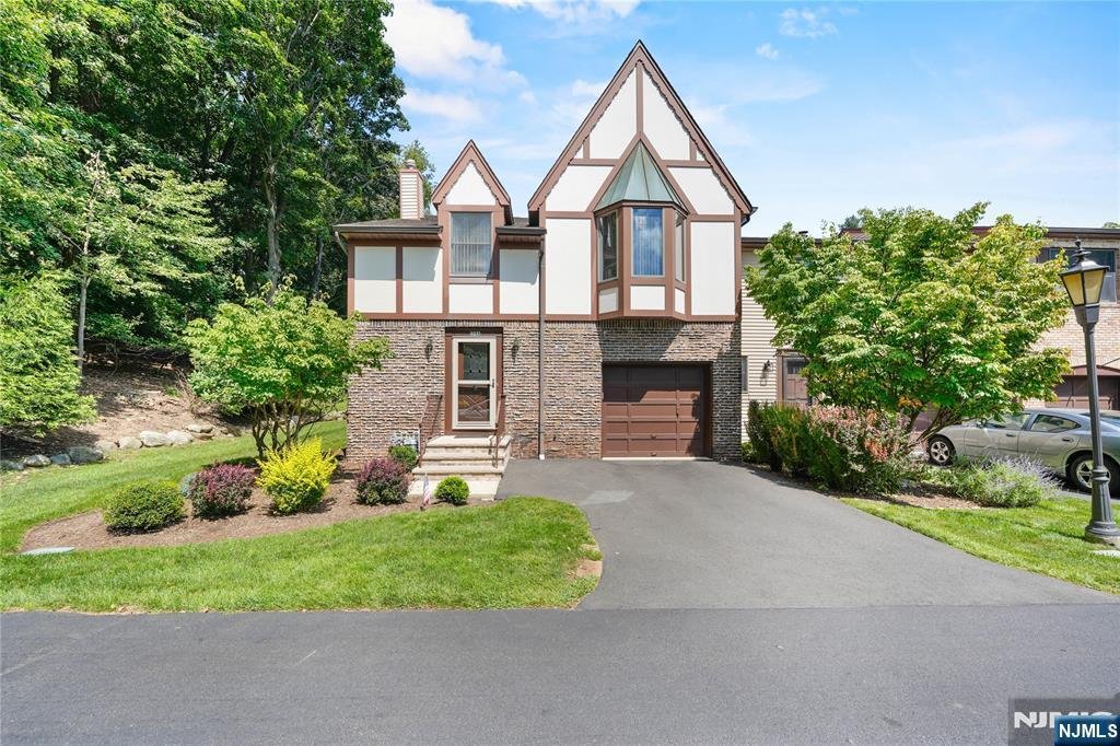 Condo in Montvale, New Jersey, United States 2 - 18749675