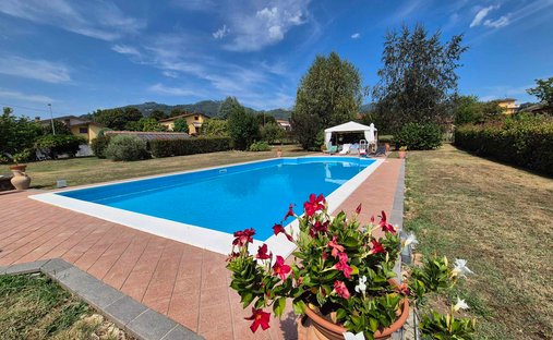 Villa à Barga, Toscane, Italie 1