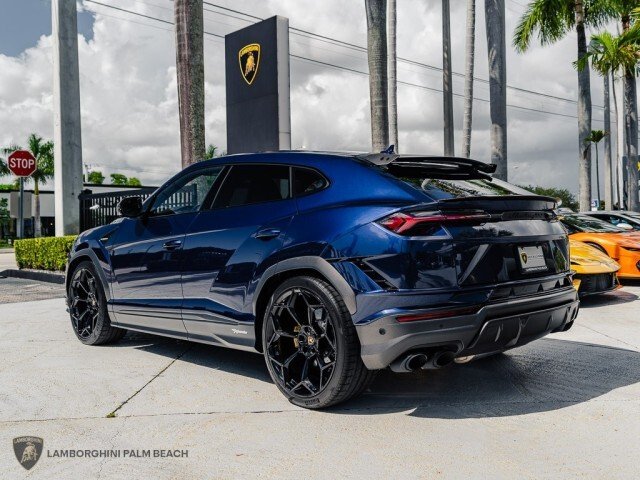 Suv in Palm Beach, FL, United States 3 - 15716277
