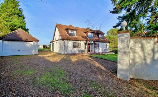 House in Cantley, Wokingham, England 1