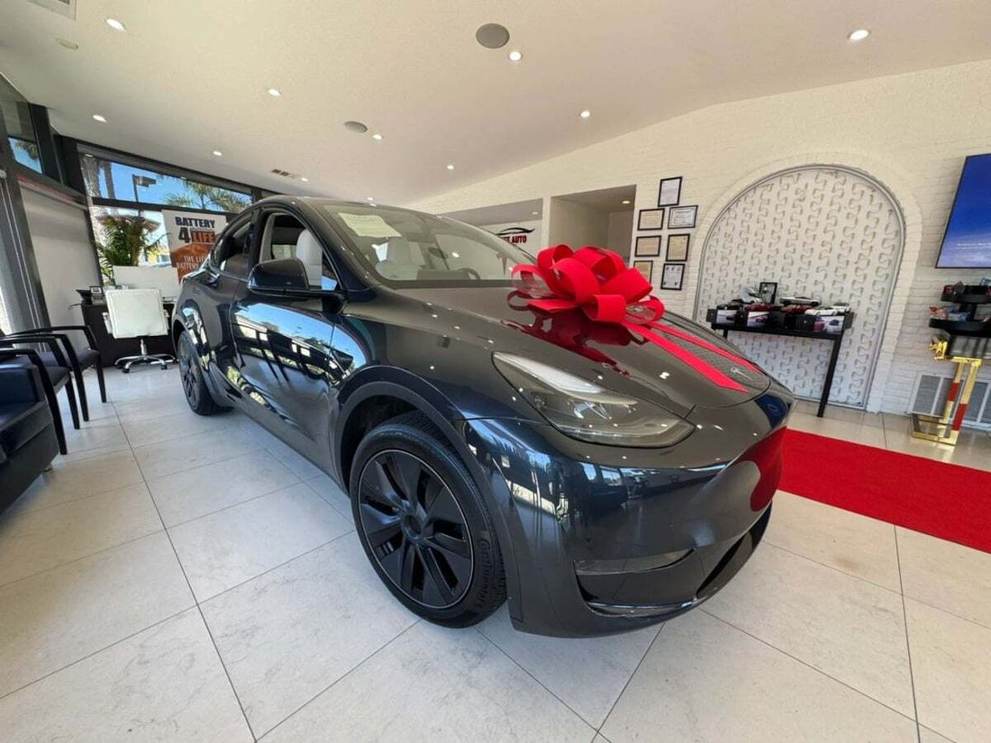 Suv in Newport Beach, CA, United States 3 - 18615870