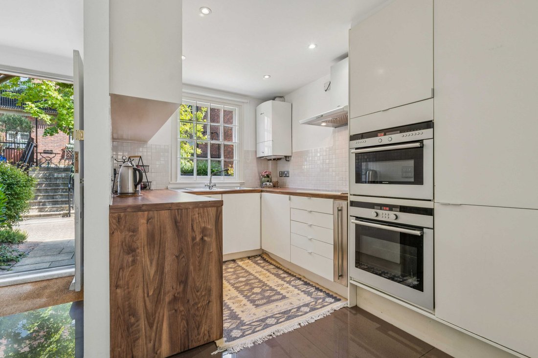 House in Wimbledon, Merton, England 2 - 18761129