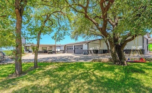 House in Granbury, Texas, United States 1