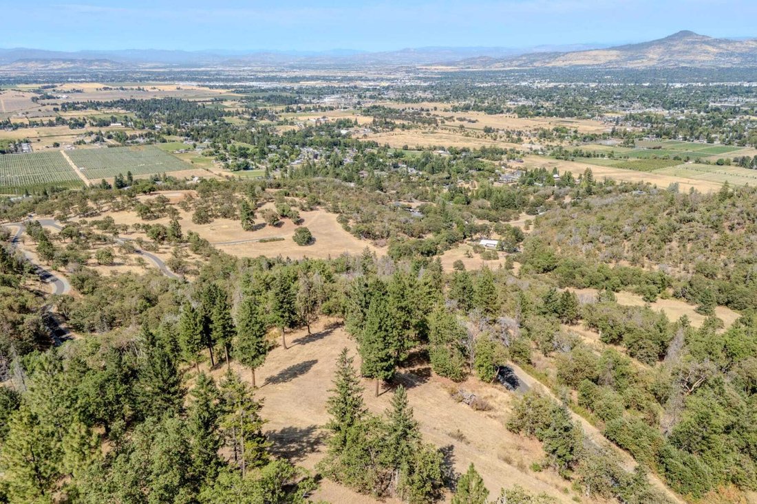 Land in Medford, Oregon, United States 3 - 18754017