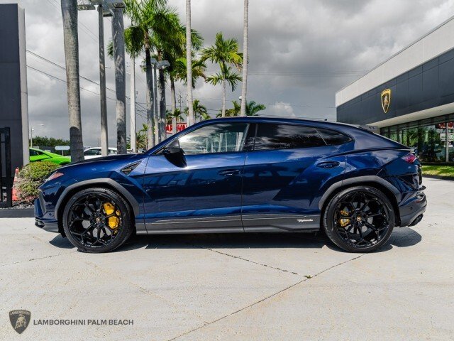Suv in Palm Beach, FL, United States 2 - 15716277