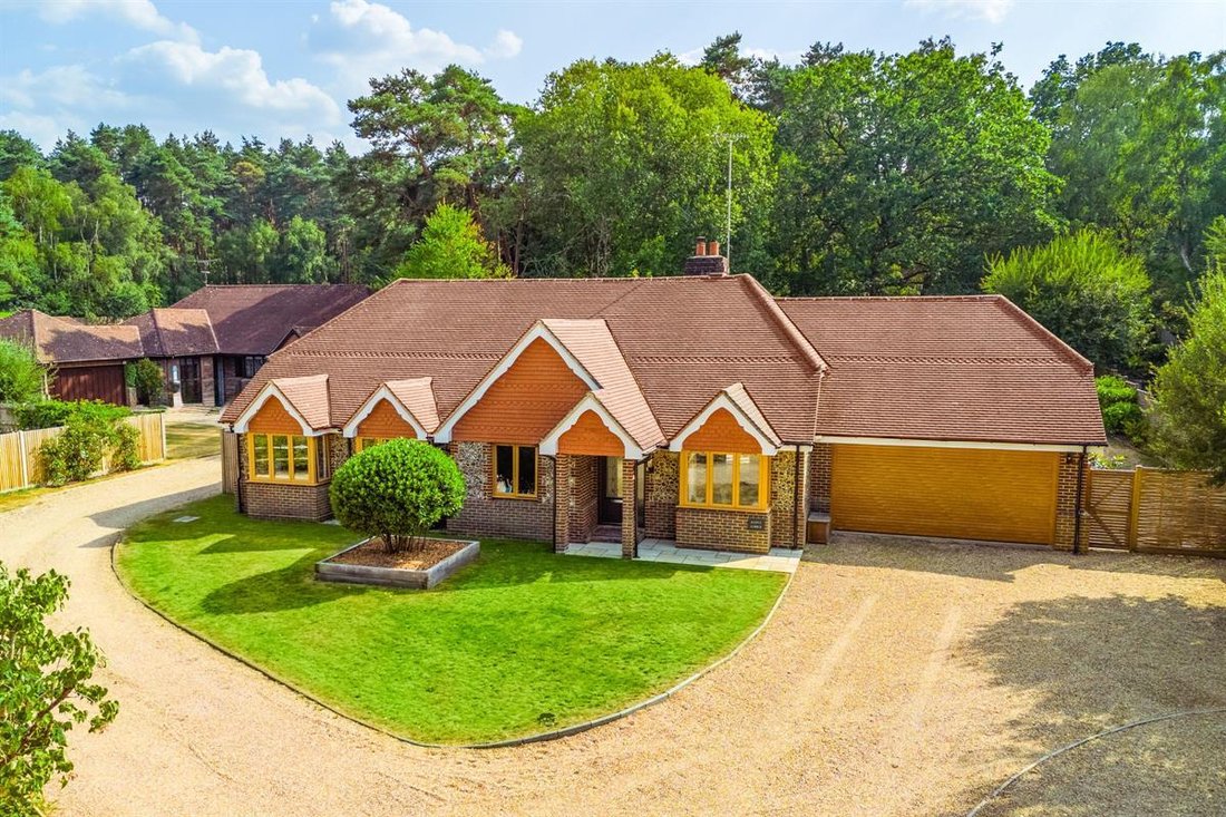 Maison à Finchampstead, Angleterre 1 - 18761230