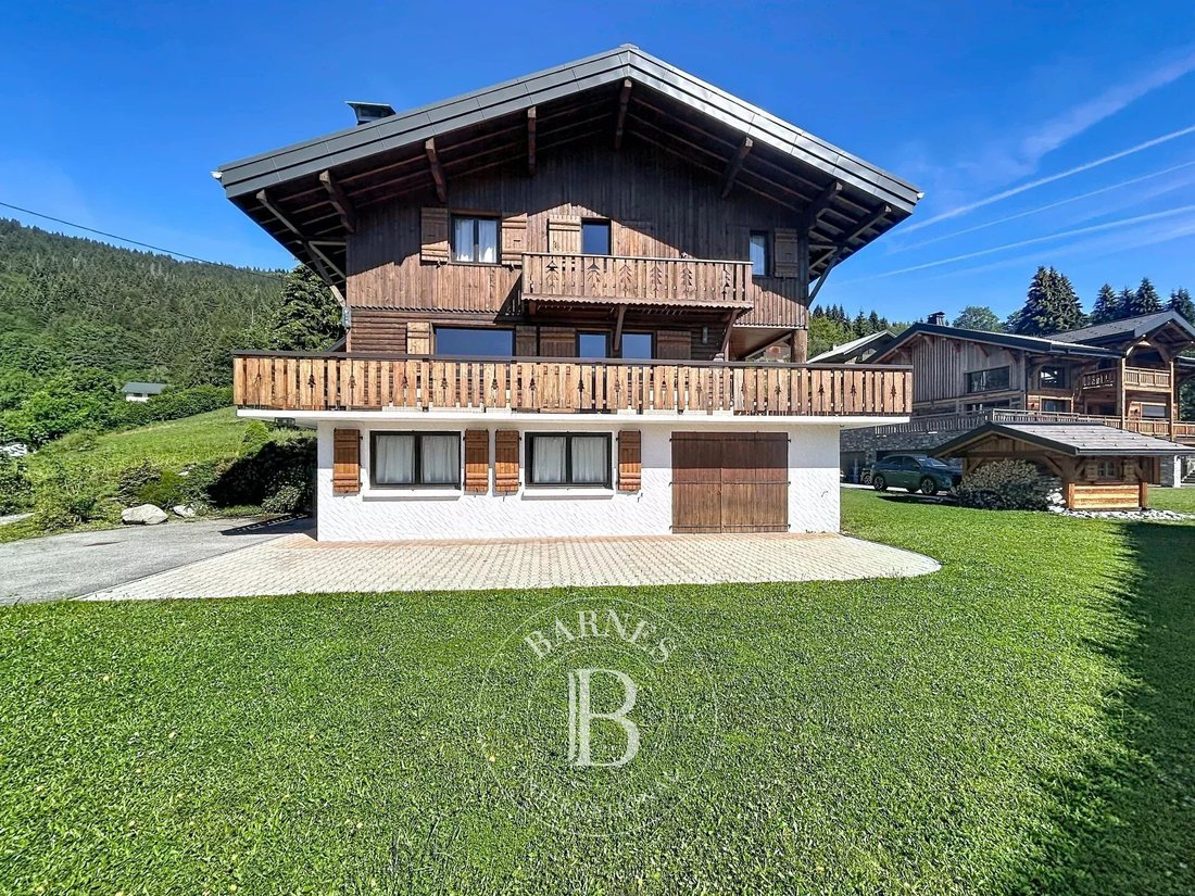 Chalet in Les Gets, Auvergne-Rhône-Alpes, France 1 - 16740298