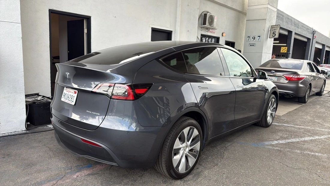 Suv in Azusa, CA, United States 5 - 18753339