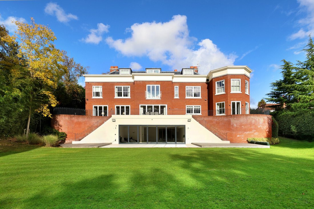 House in Virginia Water, England 2 - 18754641