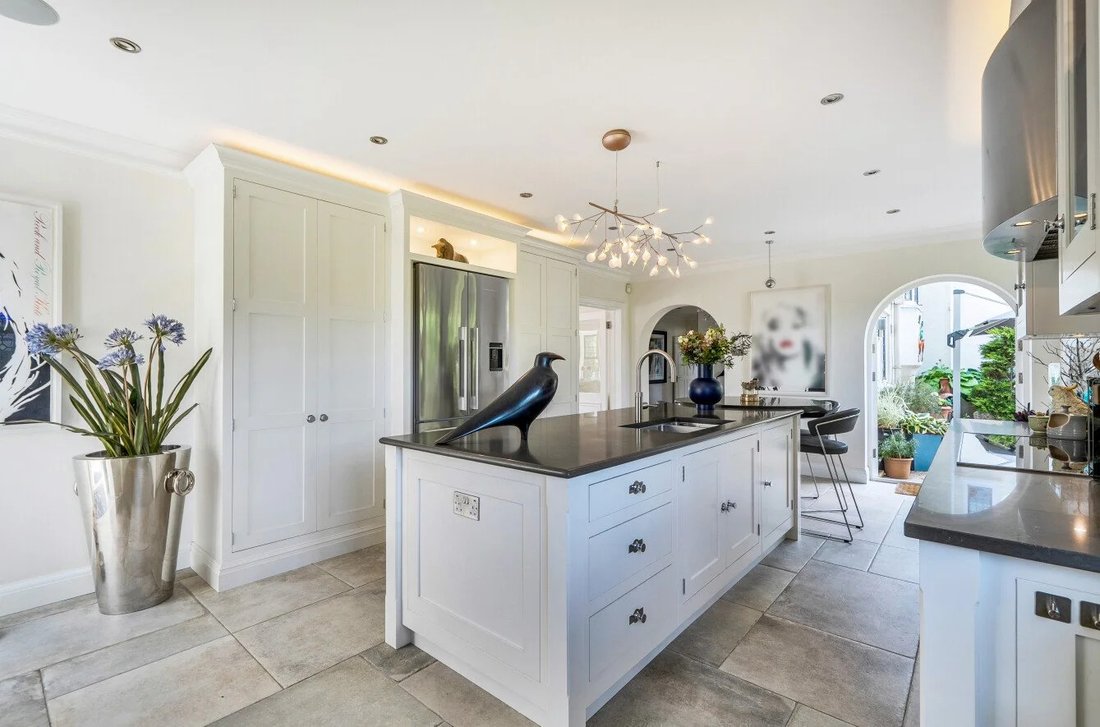 House in United Kingdom 1 - 18760989