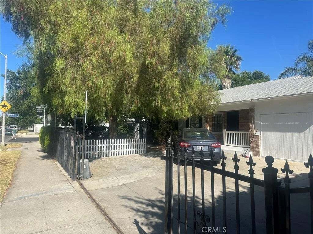 Los Angeles, California, United States 1 - 18754383