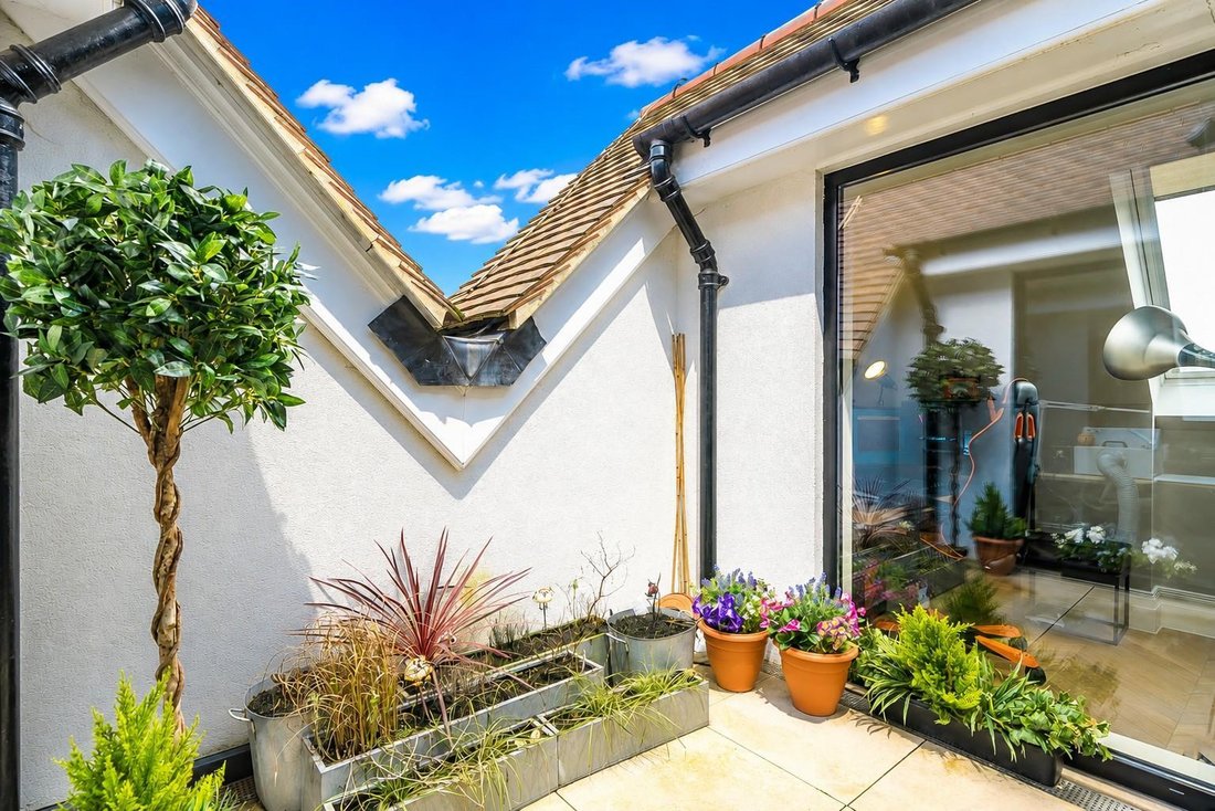 Apartment in Hamstead, Shalfleet, England 3 - 18761174