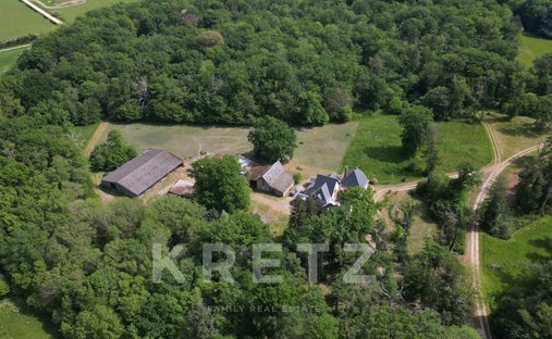 Maison à La Guerche-sur-l'Aubois, Centre-Val de Loire, France 1