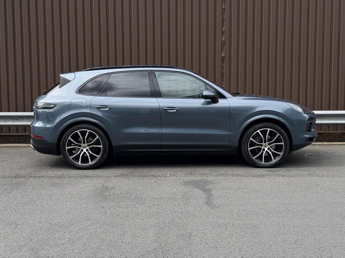 Suv in Felbridge, United Kingdom 2 - 18755751