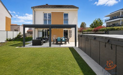 Casa a Ouest, Saint-Genis-Pouilly, Francia 1
