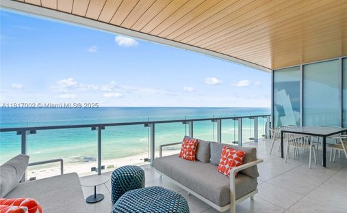 Condo in Miami Beach, Florida, United States 1