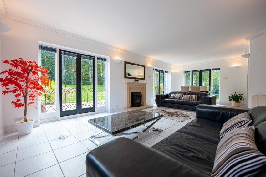 Bungalow in West Kingsdown, England 5 - 18761066