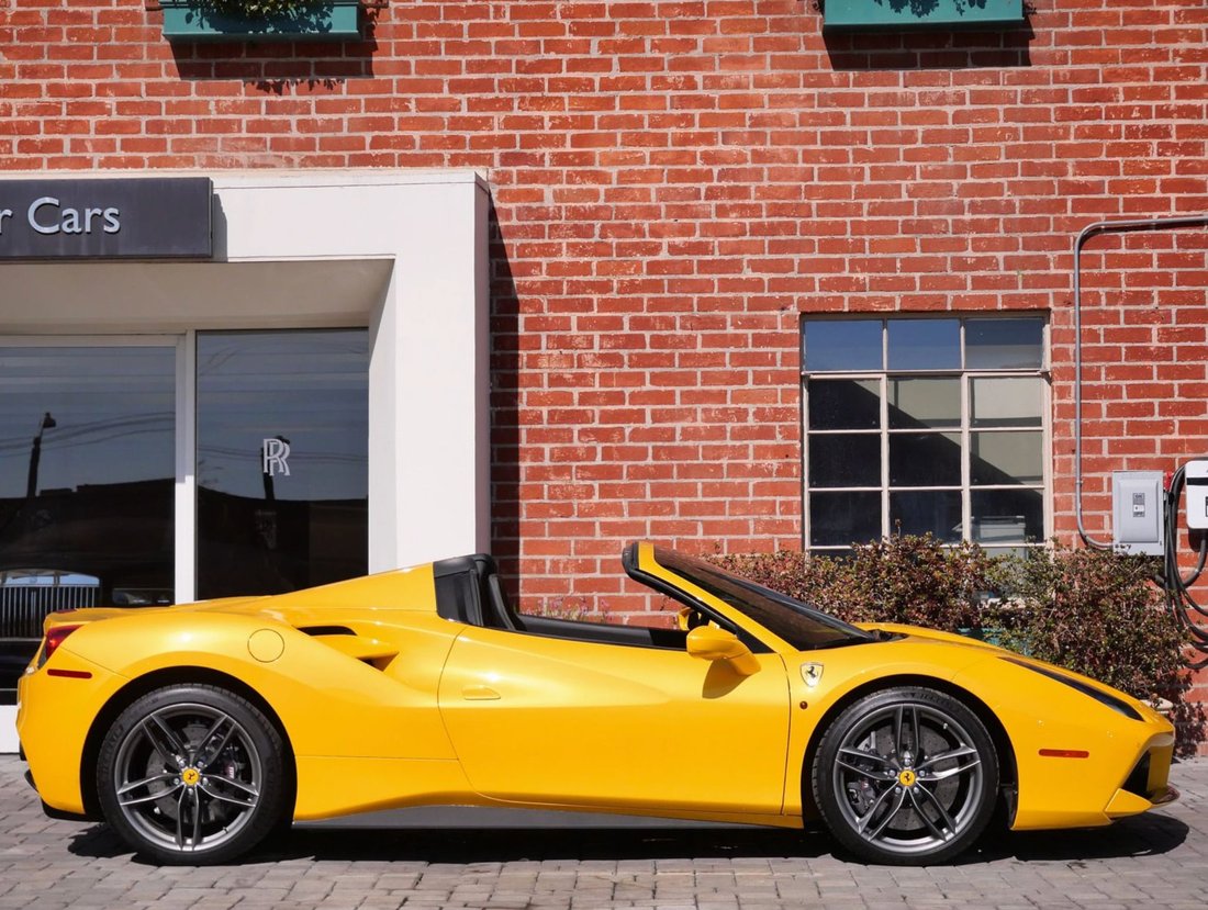 Cabriolet in Beverly Hills, CA, United States 5 - 18755141
