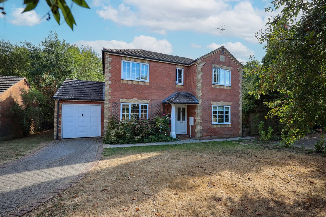 Haus in Burgess Hill, England 1 - 18749776