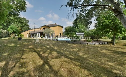 House in Rouffiac-Tolosan, Occitania, France 1