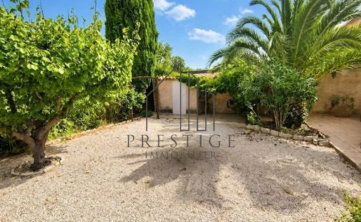 House in Le Charrel-Camp Major-Saint Mître, Aubagne, France 1