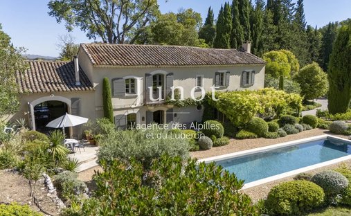 Casa de Campo en Saint-Étienne-du-Grès, Provenza-Alpes-Costa Azul, Francia 1
