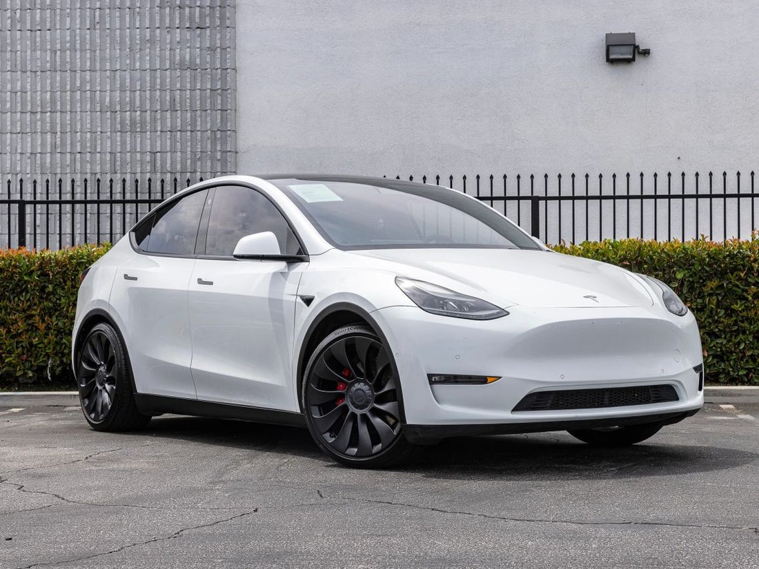 Suv in Azusa, CA, United States 2 - 18699637